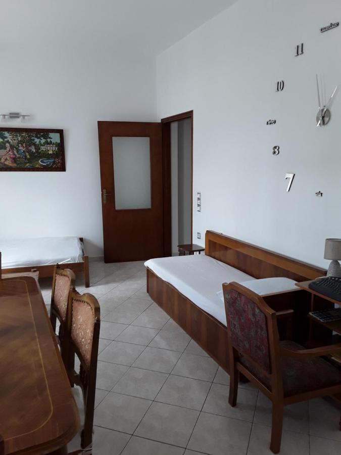 Square House Daire