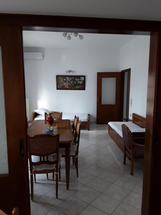 Square House Daire